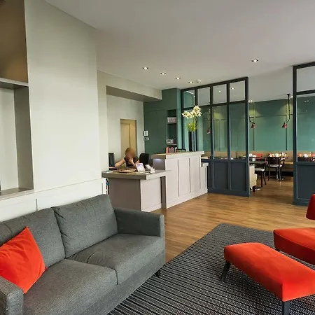 Vivienne Hotel *