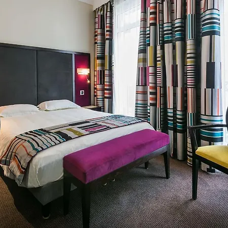 Vivienne Hotel *